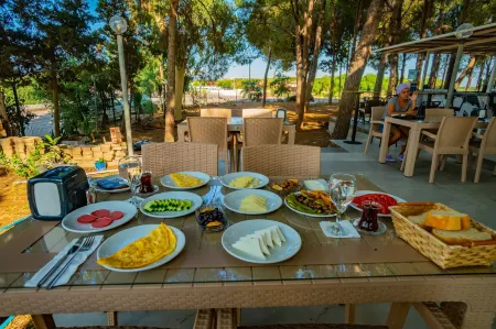 Prenses Sealine Beach Hotel Отели рядом с достопримечательностью «Aydın Parkı»