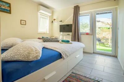 Apartments Apartim Piran Hotels near Shelvadigo