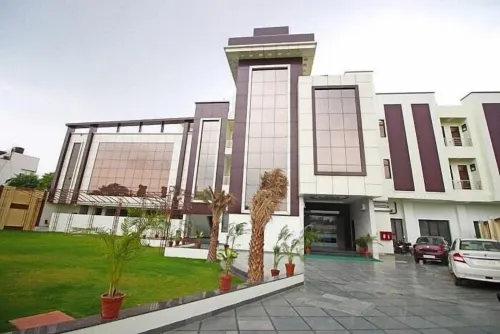 Hotel Opal Courtyard