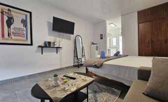 137 AN - Stay ZEA Studio