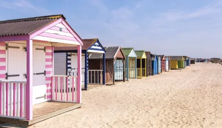Beach House for 8 With hot tub Garden