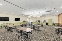 Days Inn by Wyndham Titusville Kennedy Space Center - Breakfast
