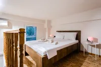 Uncover Kalamata's Hidden Gem - Cosy City Nest - 2 Sao