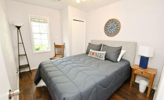 10 min Walk to ND Stadium 1820