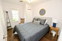 10 min Walk to ND Stadium 1820