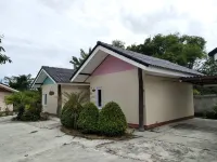 Kongka Resort Hotels near Wat Soi Khiri