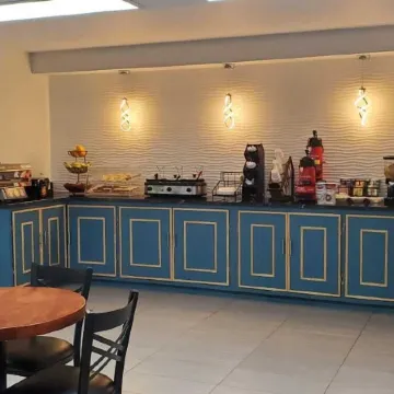 Excellent Inn & Suites