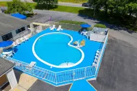 American Inn - Pools