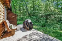 Minutes to Caves - 2 KINGS. Hot Tub. Games. Firepit. Close to Everything - Wifi