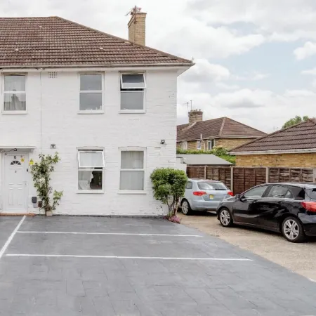 North Avenue Guest House Ltd, Heathrow Airport-Free Parking