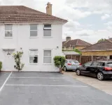North Avenue Guest House Ltd, Heathrow Airport-Free Parking - parking