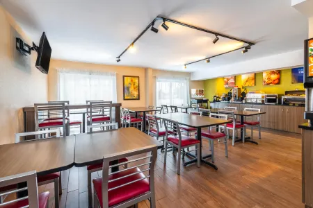 Comfort Inn Отели рядом с достопримечательностью «Swift Current Museum»