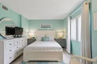 Updated Ocean Front Condo Aquamarine Suite 201