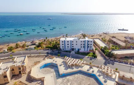 Lagoonie Lodge Hotel Отели в г. Qesm Safaga