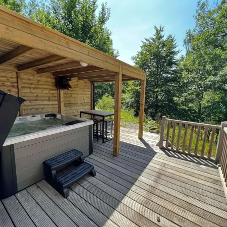 Villa in Durbuy with Jacuzzi & Golf Access