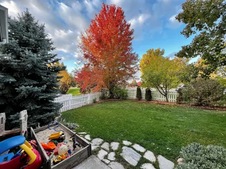 Fabulous Family-Friendly Retreat by Windsor Lake!