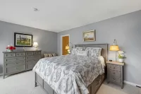 Townhome w/ amazing Paugus Bay - Lake Winnipesaukee - Views Hotels in Laconia