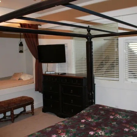 Ski in-Ski out direct to lift, New hot tub, wi-fi, Big Sky, Mountain views