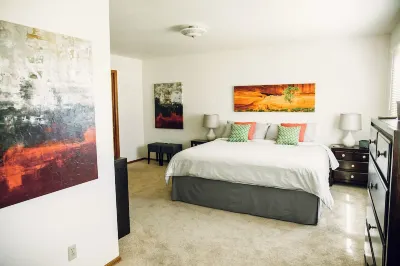 Views+, Spacious Home, Hot Tub, Ski/Hike/Golf, base of the CO Nat'l Monument! 서스테인에이블 하이드로포닉스 & 오르가닉 가든 서플라이 주변 호텔