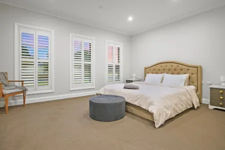 Mediterranean Escape-Ultimate Family Retreat- Pool Отели в г. Даббо