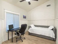 L'Amore: A Spacious 4-bedroom pool house in lovely Chandler Hotels near Walmart Supercenter