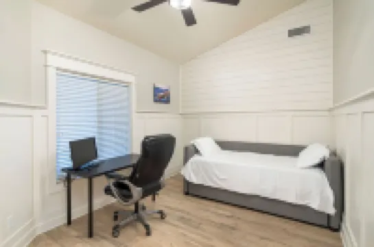 L'Amore: A Spacious 4-bedroom pool house in lovely Chandler