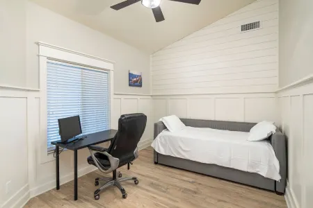 L'Amore: A Spacious 4-bedroom pool house in lovely Chandler Отели рядом с достопримечательностью «Колледж Чандлер Гилберт Коммьюнити в Пекос Кампус»