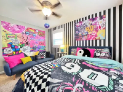 Time Traveler - Hot Tub, firepit, grill, games, and fun!