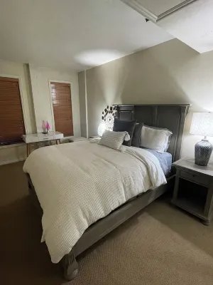 Cozy Ski Retreat on Main ST Park City-Walk to Ski Lift, Dining, and Nightlife!