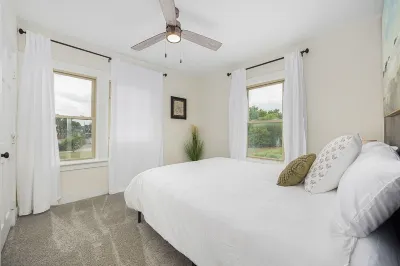 Spacious 6BD 1.5BA Home Near CMH, Downtown, OSU Hotels near John Glenn Columbus International Airport