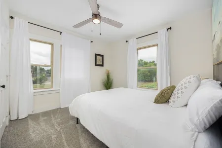 Spacious 6BD 1.5BA Home Near CMH, Downtown, OSU Отели рядом с Аэропорт Порт-Колумбус