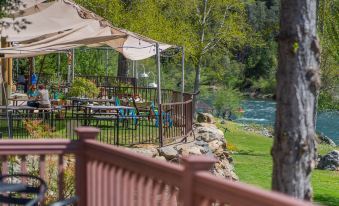 Strawhouse Resorts