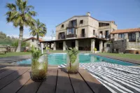 The Mira House - Pools