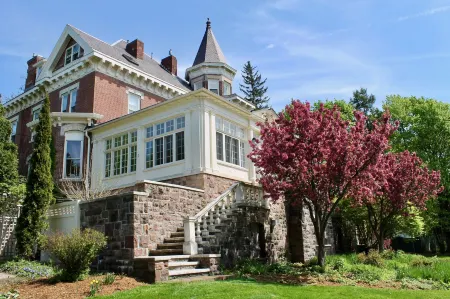 Blind Tiger Burlington Отели рядом с достопримечательностью «Университет Вермонт»