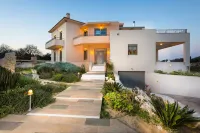 Deluxe Villa Ianthos - Outdoor Hot Tub & Kids Pool - Homestays