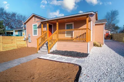 Adorable 4Br 2BA Close to Riverwalk and Downtown Hotels near H-E-B