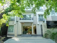 The Woodbury Hotels near Amazon BLINK studio