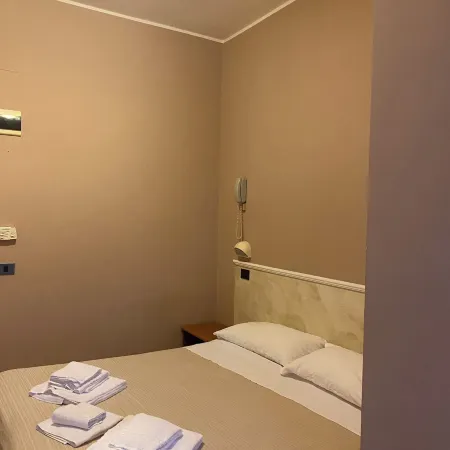 Viale Lazzaro Papi Hoteles en Torre Pedrera