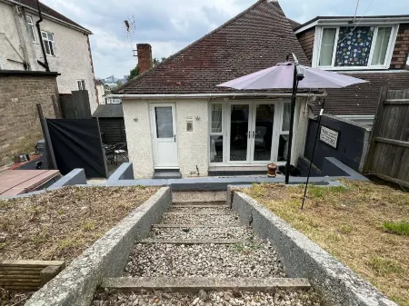 Peaceful Retreat in Southampton's Countryside Отели в г. Нетли