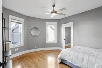 Luxurious 2 BD next to UMass sleep up to 8 with Gym