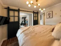 The Downtown Flat at Creekside