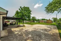 Spacious Home in Quiet Neighborhood - Half Mile from Historic Gallatin Square