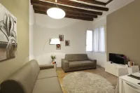 Rialto twins house, in the center of the city - Bungalows