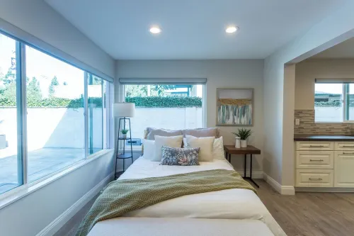 Ground Floor Oasis with Backyard