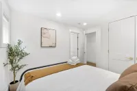 Kennesaw Charm Suite- 3 min from Kennesaw, Private Entry & Pet Friendly!