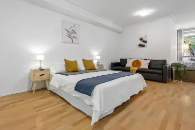 A Plush & Comfy Studio Next to Darling Harbour