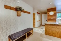Cozy Ski Condo + Hot Tub + Fireplace + Heated Pool