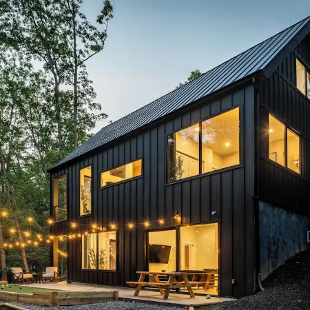 Luxe, Dogsok, Sauna,Hot Tub, FirePit, Bocce, GameRoom! Minutes to Bryce!