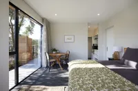 Beach. Luxury. New. Clean.