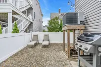 Seaside 2BR & 1.5BA, Walk to Beach & Badges